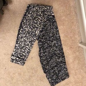 Size 6 lululemon yoga pants